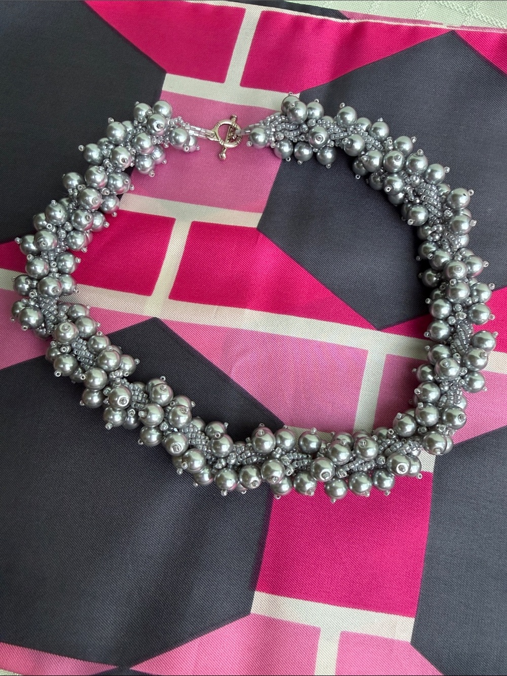 Vintage Cluster Pearl Choker Necklace in Grey